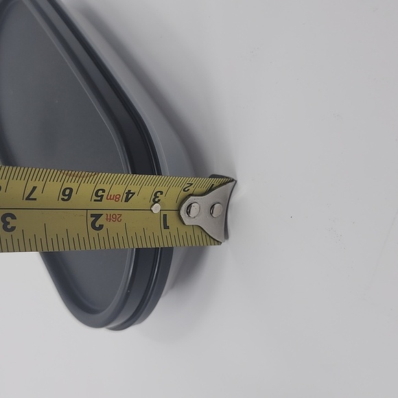 Tupperware 1/2 oval New - Picture 6 of 7